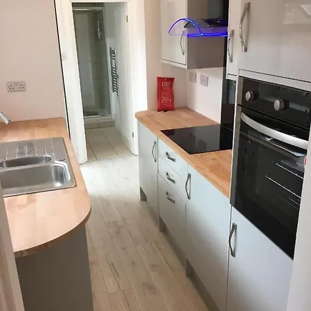 Сasa de vacaciones Falmouth House 3 Double Bedrooms - Workstays Uk - Video Tour Available *