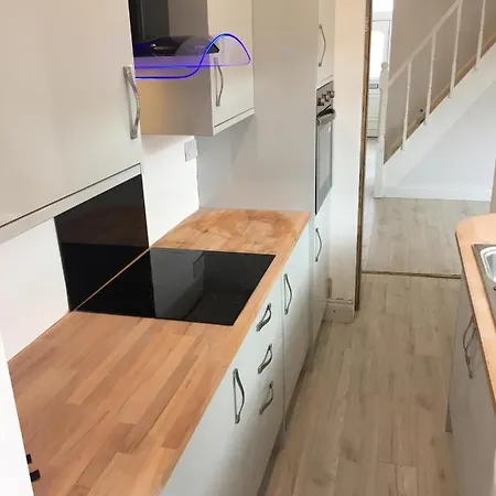 Falmouth House 3 Double Bedrooms - Workstays Uk - Video Tour Available * Middlesbrough