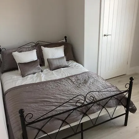 Falmouth House 3 Double Bedrooms - Workstays Uk - Video Tour Available Сasa de vacaciones Middlesbrough